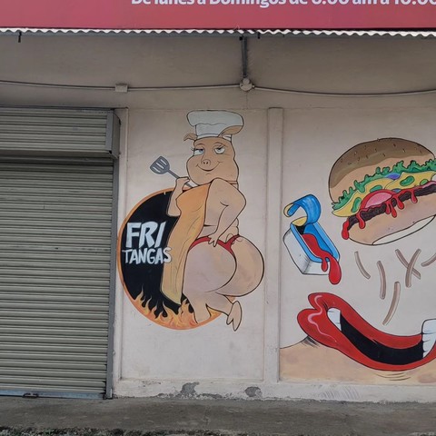 Restaurante de comida rápida Fritangas, muestra un cerdo en tanga y sombrero de chef 