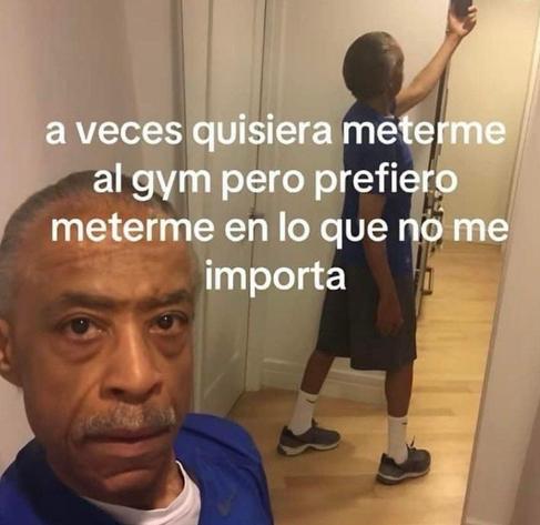 Meme de un señor tomándose un selfie: a veces quisiera meterme al gym pero prefiero meterme en lo que no me importa 